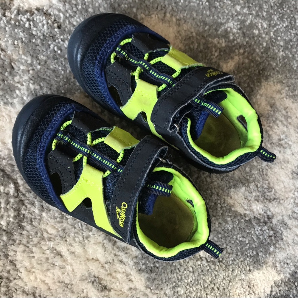 Oshkosh active boy sandal size 10